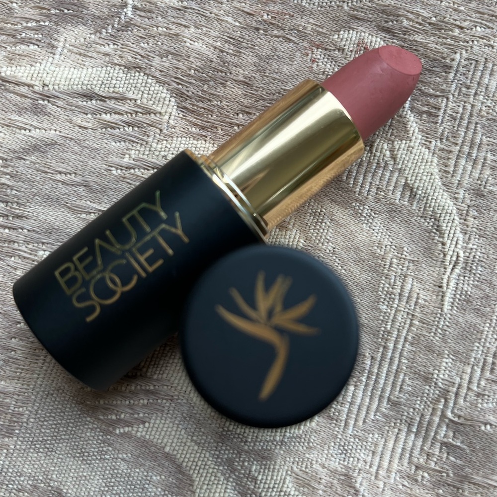 Hydrating Lipstick💄Oasis - Cool Pinky Nude shade